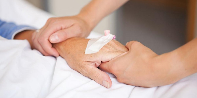 82 жастағы қария күйеу баласына бүйрегін беріп, ажалдан арашалап қалды