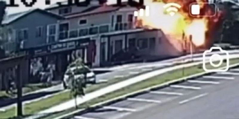 Бразилияда ұшақ тұрғын үйге құлап, үш адам қаза тапты (ВИДЕО)