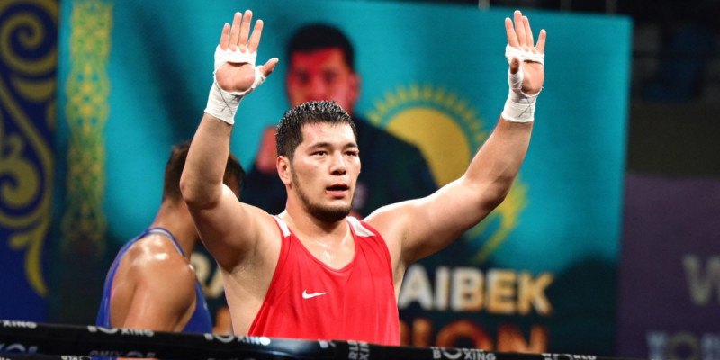 Айбек Оралбай өзбек боксшысын жеңіп, Азия чемпионатының жартылай финалына өтті