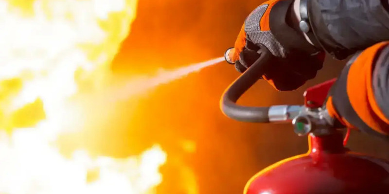 Алматы облысында көпқабатты үйден өрт шығып, сегіз адам құтқарылды