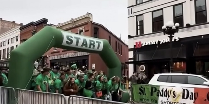 Әлемдегі ең қысқа марафон: АҚШ-та 10 метрлік жарыс өтті (ВИДЕО)