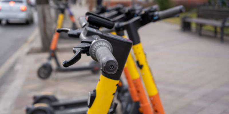 Алматыда самокаттардың тең жартысы айып тұрағына қойылды