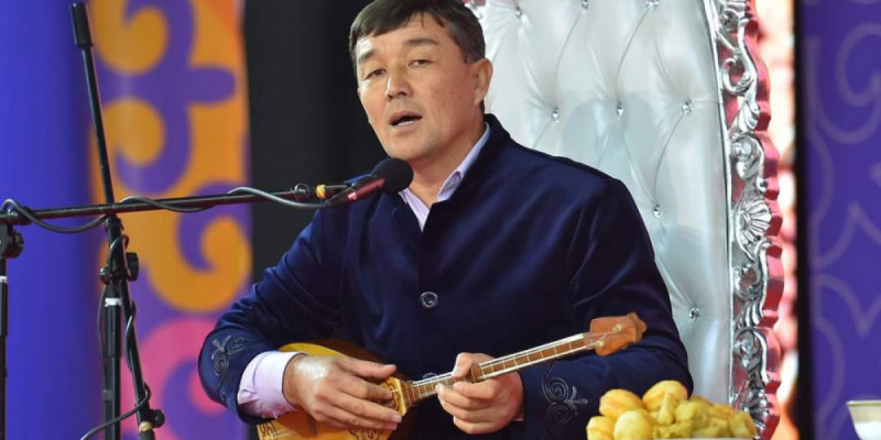 Көрермені күтетін ақын