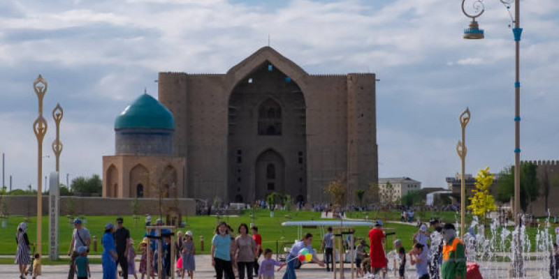 Ұлы тұлғаларды ұлықтау жұмысына тың серпін беру аса маңызды – Президент