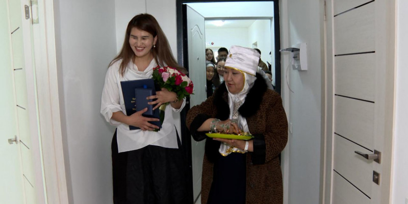 Гранттан баспанаға дейін: Мемлекет жас ғалымдарға қалай қолдау көрсетуде?