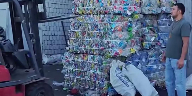 Қалдықтан кәсіпке: Түркістан облысының тұрғыны қоқыстан табыс тауып отыр