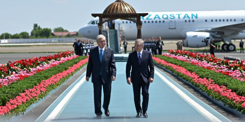 Тоқаев Өзбекстанға жұмыс сапарымен барды