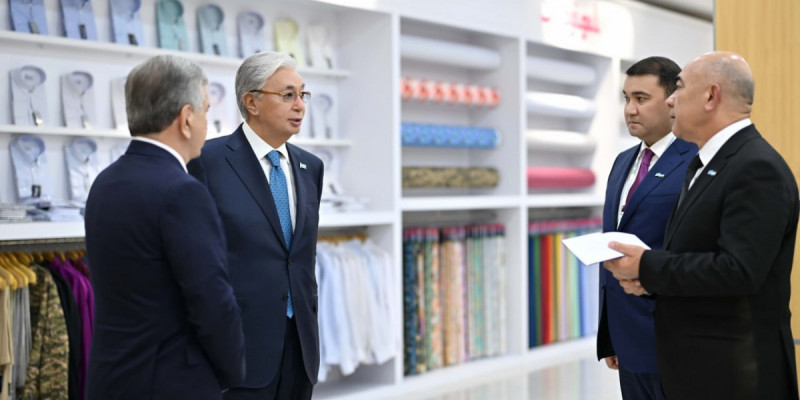 Қазақстан мен Өзбекстан президенттері MERGANTEKS кәсіпорнына барды