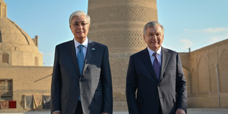 Қазақстан мен Өзбекстан президенттері Бұхараның тарихи орындарын аралап көрді