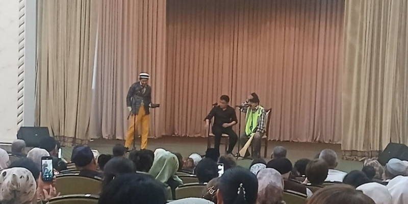 Өзбекстанда «Шаншар» сатира театры өнер көрсетті