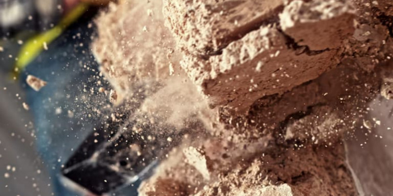 Қарағанды облысында баланың басына кірпіш құлады