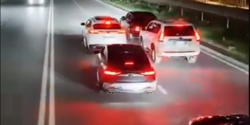 Шымкенттік жүргізушілер жол ережесін өрескел бұзып, кортеж ұйымдастырған