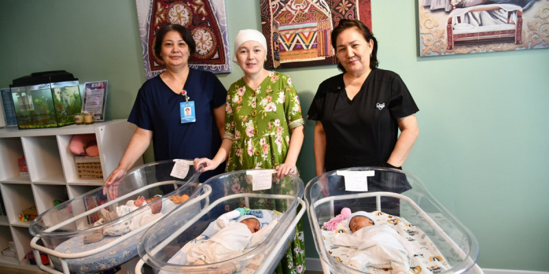 Айхан, Ерхан, Рамазан: Атырауда үшем дүниеге келді