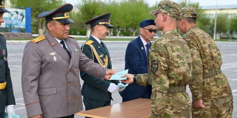 Гвардейск гарнизонында 600 әскери қызметкерге сертификат табысталды
