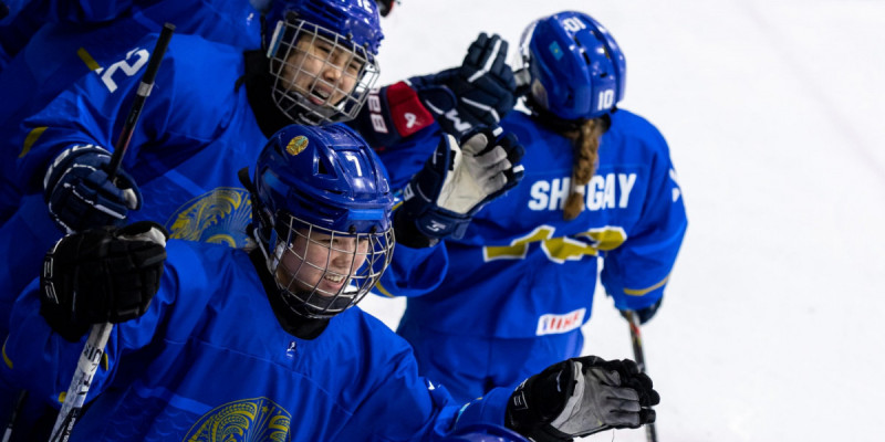 Хоккейші әйелдер әлем чемпионатында алғашқы жеңісіне қол жеткізді
