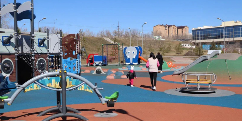 Қостанайдағы жағалауда балаларға арналған заманауи тегін ойын алаңы ашылды