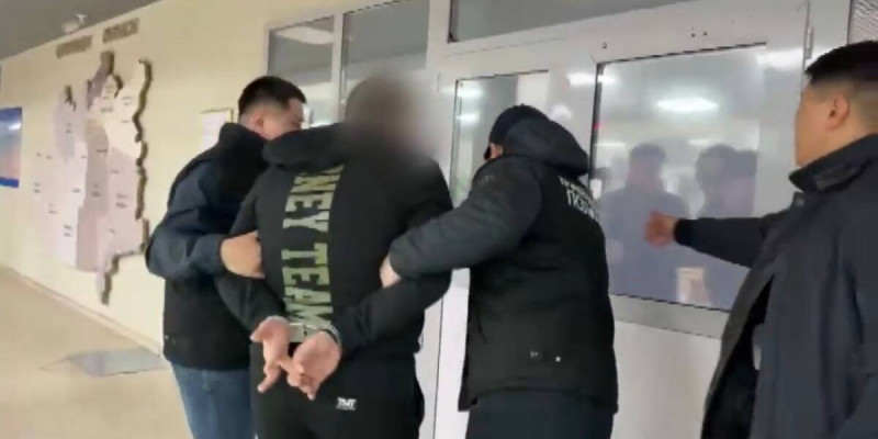 Құпия орында жасырынған: 5 жыл бойы іздеуде жүрген қылмыскер ұсталды (ВИДЕО)