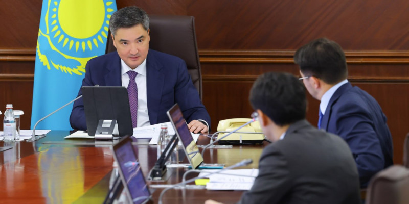 Олжас Бектенов «Деректерді өңдеу орталықтары алқабы» жобасы бойынша кеңес өткізді
