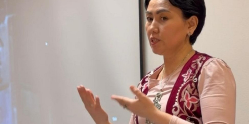 Қазақ тілін үйренгісі келетін шетелдік көп – Прагада қазақша үйретіп жүрген Шынар