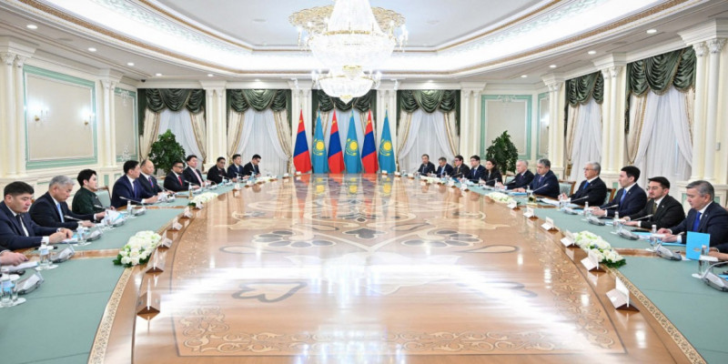 Қазақстан мен Моңғолия президенттері кеңейтілген құрамда келіссөз жүргізді