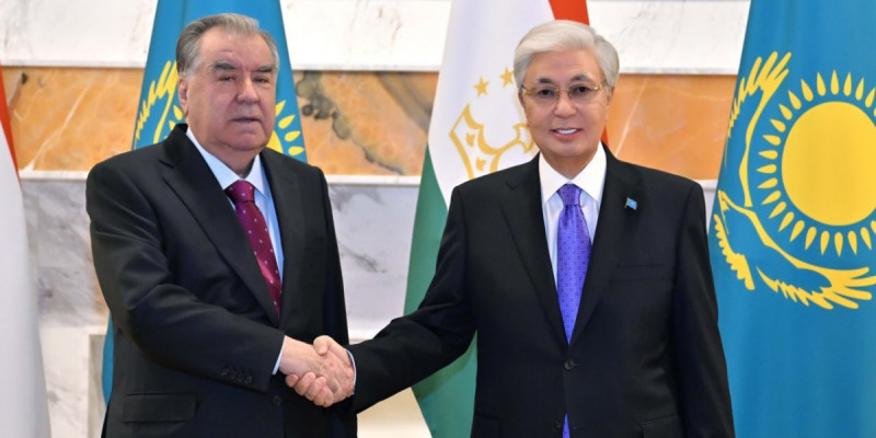 Мемлекет басшысы Тәжікстан Президенті Эмомали Рахмонмен кездесу өткізді