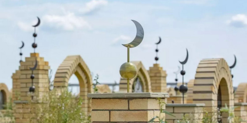 «Бір қабірге таласқан»: Қарағандыда анасының қабірін даулап жүрген әйел «эксгумацияға» рұқсат алды