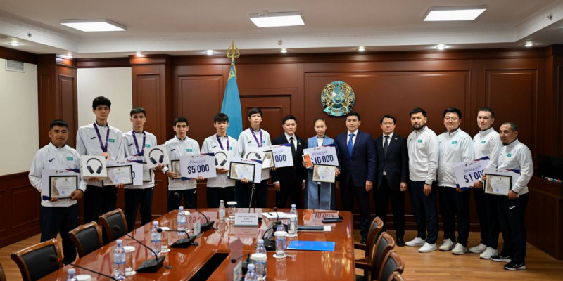 Таэквондодан әлем чемпионатының жүлдегерлеріне сыйақы табысталды