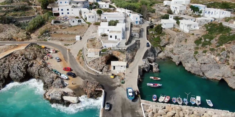 Грекиядағы аралға қоныс аударғандарға тегін үй мен жәрдемақы беріледі