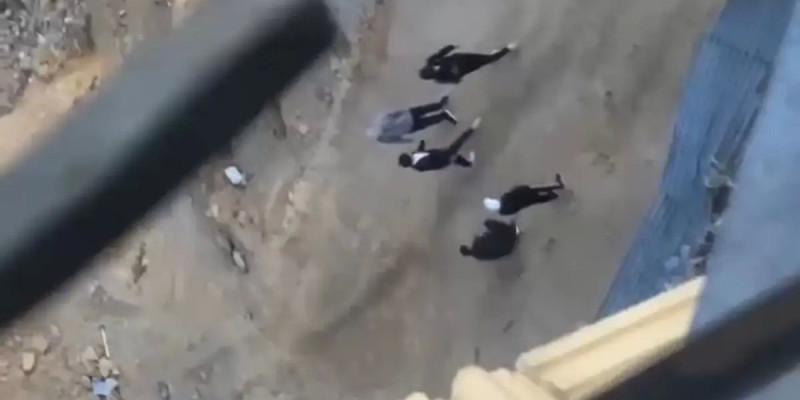 Ақтауда екі жасөспірімді бір топ жігіт соққыға жыққан