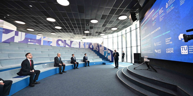 Мемлекет басшысына AI Research University тұжырымдамасы таныстырылды