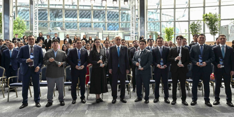 Президент «Alem.ai battle»» ұлттық байқауы мен AI Governance Cup» байқауының жеңімпаздарын марапаттады