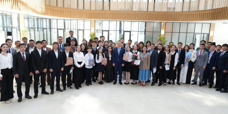 ОСК төрағасы Нұрлан Әбдіров жас сайлаушылармен кездесті