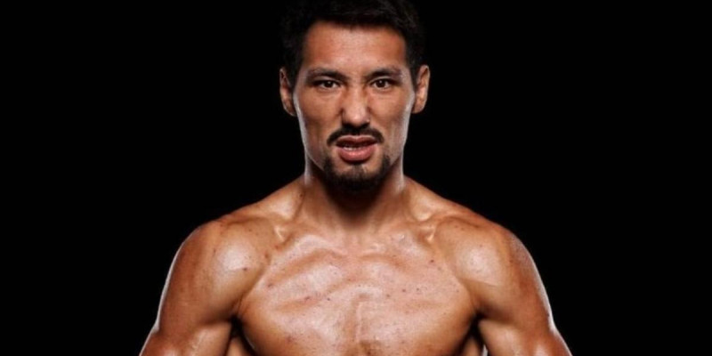 "Ауылда жатсақ, төбелесейік дейді": Жәнібек Әлімханұлы әлем чемпионын мазақ қылды