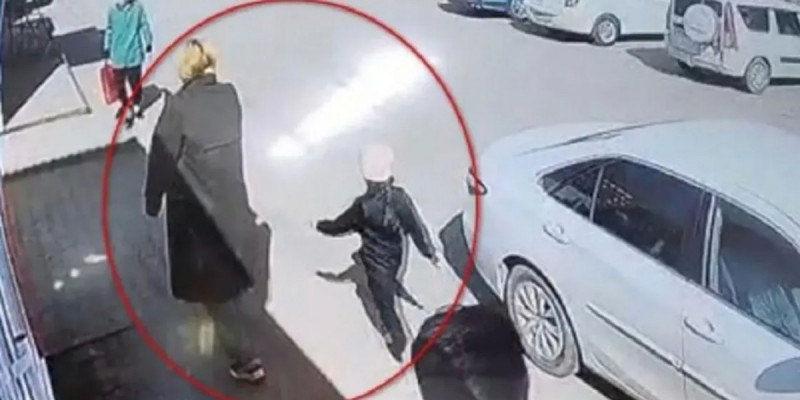 "Сақина беремін": Ақтөбеде кішкентай қызды алдап әкетпек болған азамат ұсталды