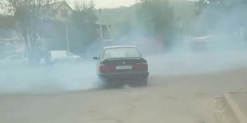 Алматыда дрифт жасаған жүргізуші 5 күнге қамалды