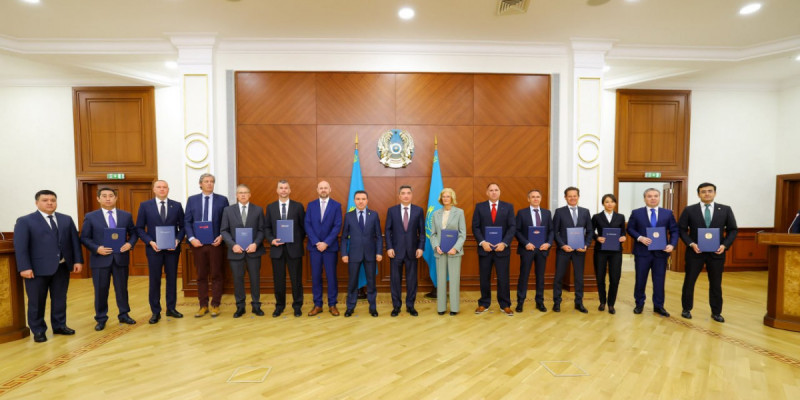 Олжас Бектенов ауыл шаруашылығы техникасын өндіруші әлемдік компаниялармен кездесу өткізді