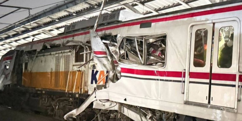 Индонезияда екі пойыз соқтығысып, оннан астам адам қаза тапты