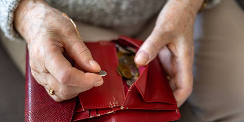 Қостанайлық қария қызынан алимент өндіріп алды