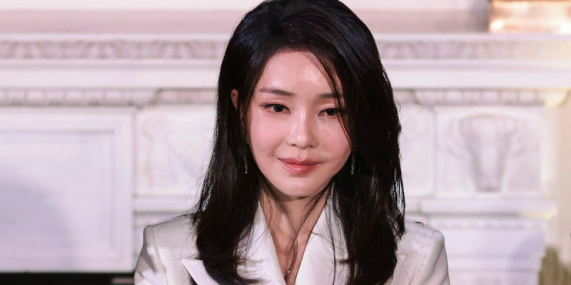 Оңтүстік Кореяда бұрынғы президенттің әйелі 4 жылға түрмеге тоғытылды