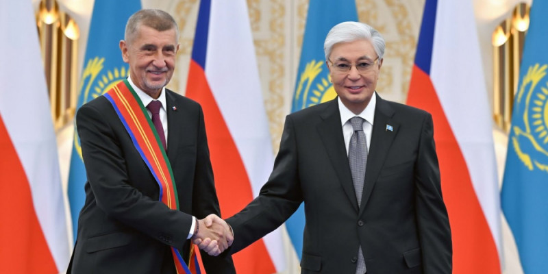 Президент Чехия Премьер-министрін «Достық» орденімен марапаттады