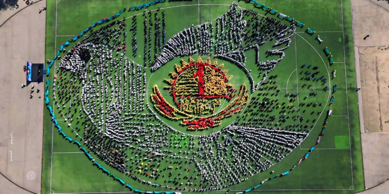 Алматыда 6 500 оқушы бейбітшілік символын бейнеледі