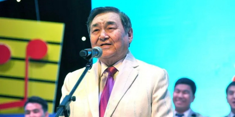 "Адам өледі, ажал қалады": Ескендір Хасанғалиевтің ұлы әкесіне сағынышын жеткізді (ФОТО)