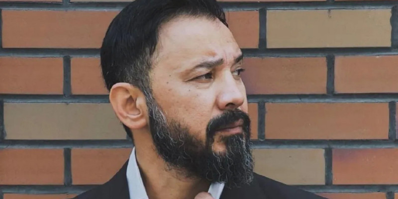 "Болливуд жұлдызы ма деп қалдым": Актер Берік Айтжанов жас күніндегі суретін көрсетті (ФОТО)