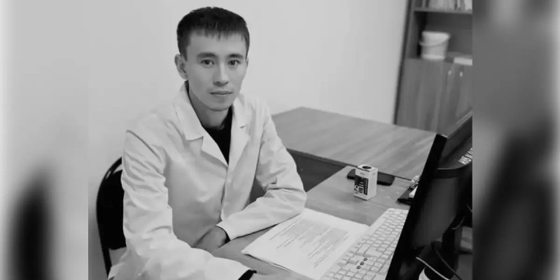 Ақтаудағы дәрігердің өлімі: Күдіктіге қатысты сот басталды