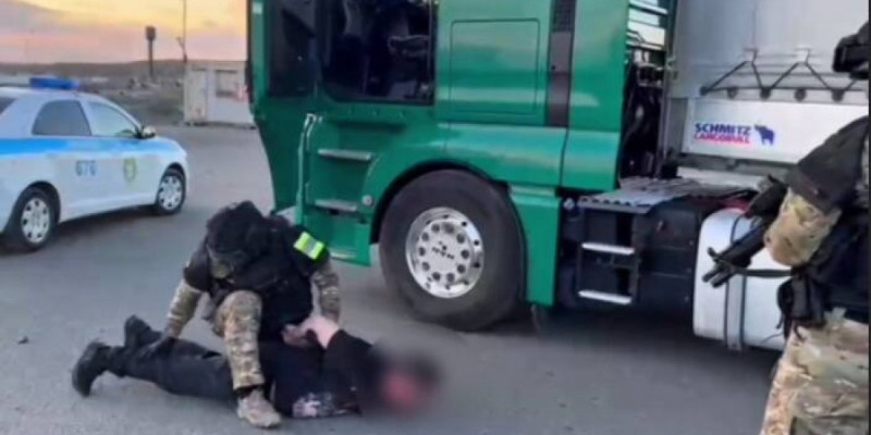 Павлодарда жүк көлігімен адамдарды шекарадан заңсыз өткізбек болған күдікті ұсталды
