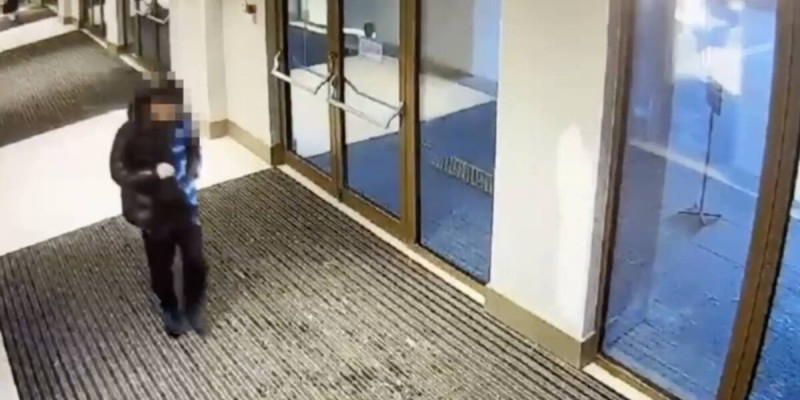 Астана мешітінен бренд күртені ұрлап кеткен адам ұсталды