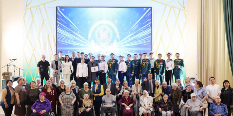 Ұландықтар Жеңіс күні қарсаңында қарттарға концерт қойды