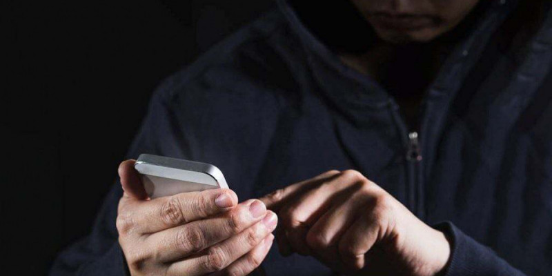 Қарағандыдағы дәмханада екі жігіт таныс қыздың 2 млн теңгесін аударып алған