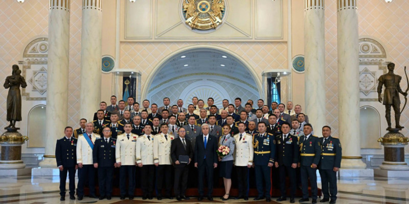 Президент ел қауіпсіздігіне үлес қосқан бір топ азаматты марапаттады