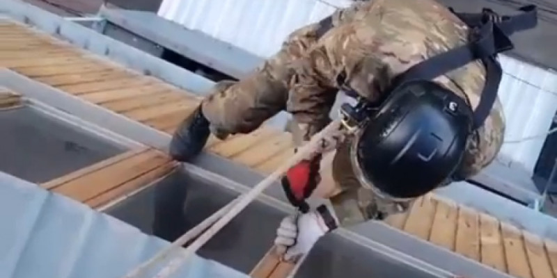 Қарағандыда құтқарушылар ес-түссіз пәтерінде жатқан әйелді анықтады
